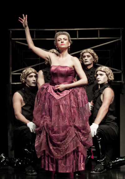 Изображение на галерия: КОВАРСТВО И ЛЮБОВ