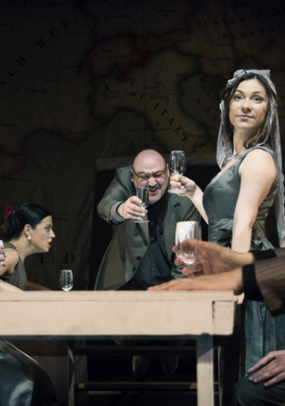 Изображение на галерия: СВАТБАТА НА ДРЕБНИЯ БУРЖОА