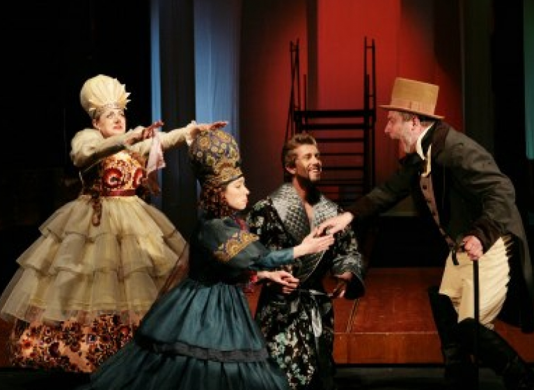 Изображение на новина: ЩЕ СЕ СМЕЕМ С „РЕВИЗОР“ НА ГОГОЛ ЗА 100-ТЕН ПЪТ В ТЕАТЪР „СОФИЯ“