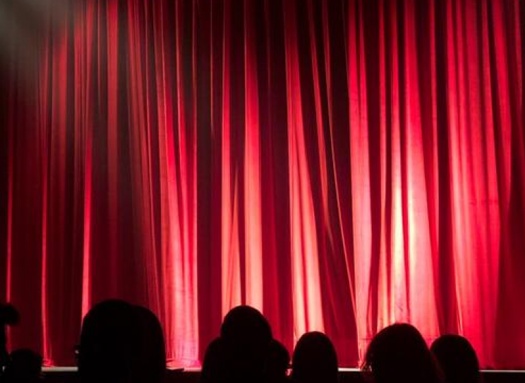 Изображение на новина: КОНКУРСЪТ ЗА РЕЖИСЬОР НА ПИЕСАТА "ГЪДУЛКАТА ГОРИ" БЕ СПЕЧЕЛЕН ОТ ДОБРОМИР ЦВЕТКОВ