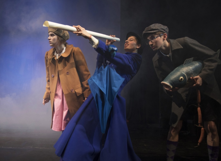 Изображение на новина: СРЕЩА С МЕРИ ПОПИНЗ И РИСУНКИ ПО ПРОЗОРЦИ В ТЕАТЪР „СОФИЯ“ ПО ПОВОД 1 ЮНИ