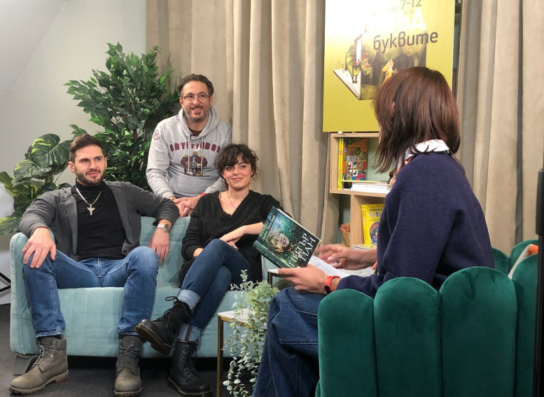 Изображение на новина: СИМОНА ХАЛАЧЕВА, ЮЛИЯН МАЛИНОВ И РОСЕН БЕЛОВ СЕ ВКЛЮЧИХА В ЧЕТВЪРТИЯ СОФИЙСКИ МЕЖДУНАРОДЕН ЛИТЕРАТУРЕН ФЕСТИВАЛ