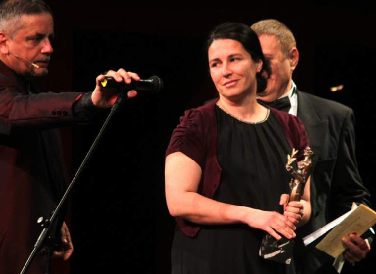 Изображение на новина: ОЛЯ СТОЯНОВА И "ПОКАНА ЗА ВЕЧЕРЯ" С АСКЕЕР