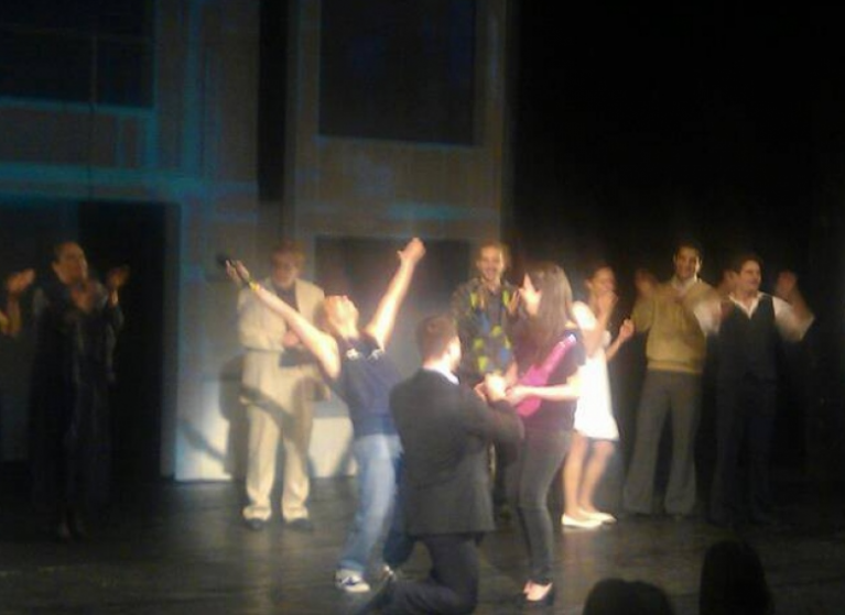 Изображение на новина: ПРЕДЛОЖЕНИЕ ЗА БРАК НА СЦЕНАТА НА ТЕАТЪР "СОФИЯ"