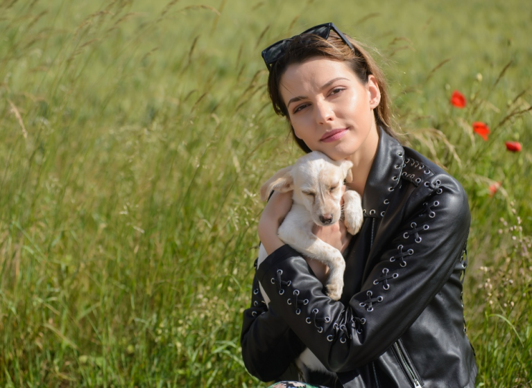 Изображение на новина: АКТЬОРИТЕ НА ТЕАТЪР „СОФИЯ“ С ФОТОИЗЛОЖБА В ПОДКРЕПА НА КАМПАНИЯ ЗА ОСИНОВЯВАНЕ НА КУЧЕТА