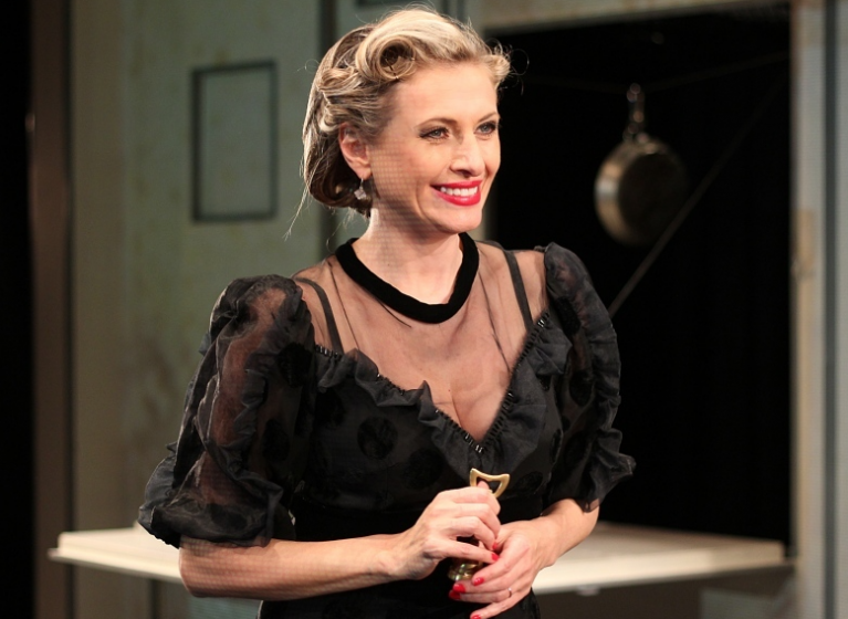 Изображение на новина: ЛИЛИЯ МАРАВИЛЯ ВЕЧЕ 50 ПЪТИ Е ГОСПОЖА МИНИСТЕРШАТА НА СЦЕНАТА НА ТЕАТЪР “СОФИЯ”