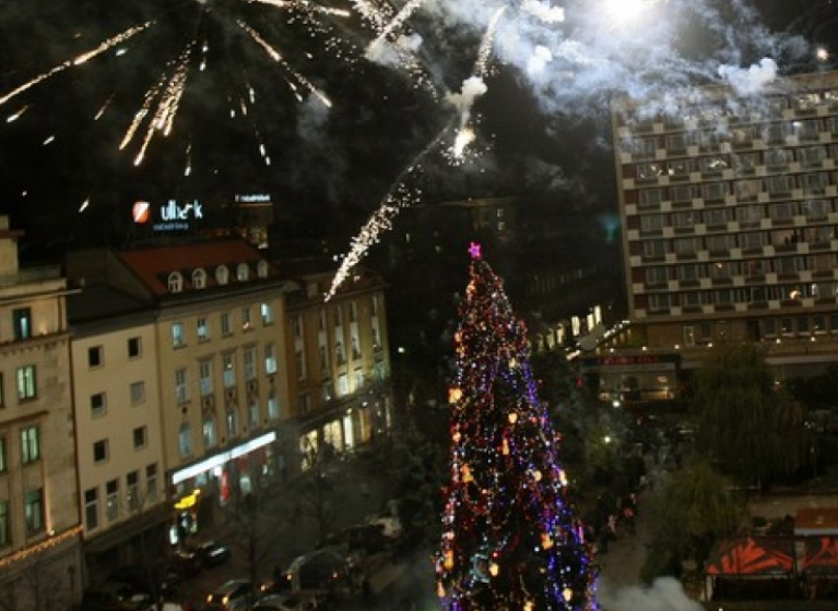 Изображение на новина: ГРЕЙНА КОЛЕДНОТО ДЪРВО НА СТОЛИЧНА ОБЩИНА