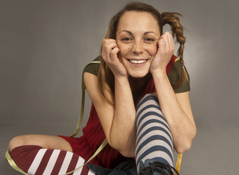 Изображение на новина: "КОЛЕГИ АКТЬОРИ МЕ ВПЕЧАТЛЯВАТ С МОЩТА, С КОЯТО СТОЯТ НА СЦЕНАТА, С ВЯРАТА, С КОЯТО ИГРАЯТ, С НАЧИНА, ПО КОЙТО УСПЯВАТ ДА ТИ БРЪКНАТ В ДУШИЧКАТА." СПОДЕЛЯ РОЖДЕНИЧКАТА СИЛВИЯ ПЕТКОВА