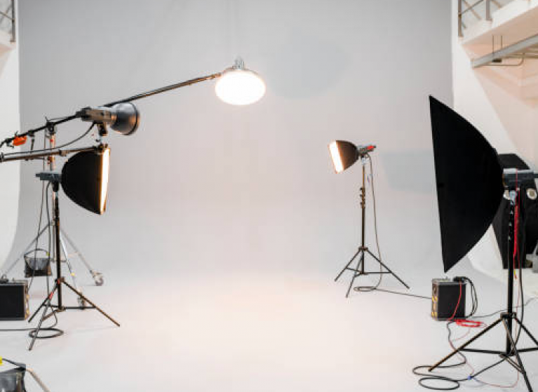 Изображение на новина: АКТЬОРИТЕ НА ТЕАТЪР "СОФИЯ" С НОВА ФОТОСЕСИЯ