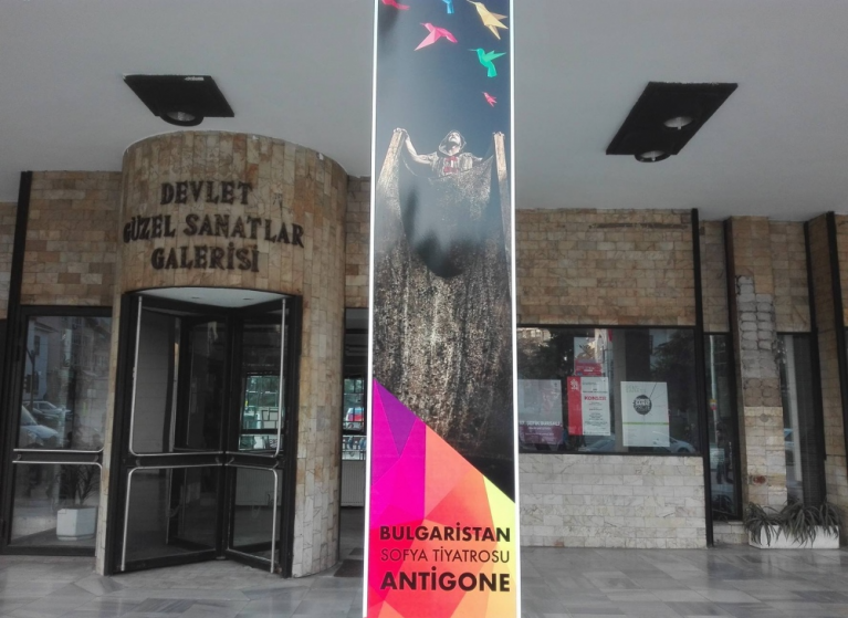 Изображение на новина: СПЕКТАКЪЛЪТ „АНТИГОНА“ ПРЕДСТАВИ БЪЛГАРИЯ НА МЕЖДУНАРОДНИЯ ТЕАТРАЛЕН ФЕСТИВАЛ BALKAN BREEZE В БУРСА, ТУРЦИЯ