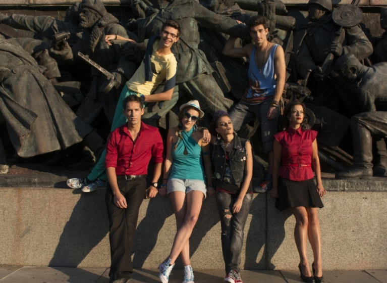 Изображение на новина: ЗАПОЗНАЙТЕ СЕ С АРТИСТИТЕ И АВТОРА НА “НИЕ СМЕ ВЕЧНИ!” НА 13 ОКТОМВРИ СЛЕД ПРЕДСТАВЛЕНИЕТО В ТЕАТЪР „СОФИЯ“