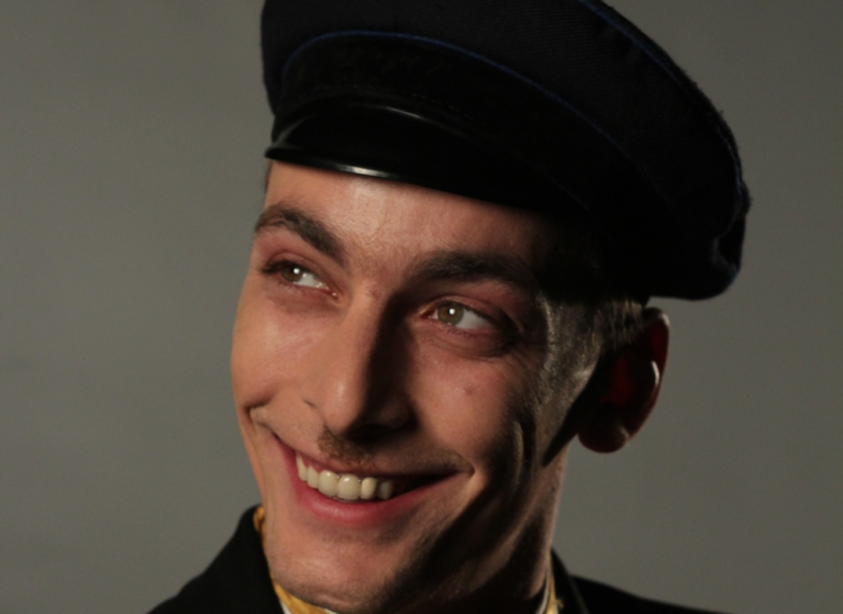 Изображение на новина: "ВПЕЧАТЛЯВАТ МЕ ТЕЗИ, КОИТО СА ЗАПАЗИЛИ ЧОВЕШКОТО В СЕБЕ СИ, МИНАВАЙКИ ПО ПЪТЯ НА ДУШЕВНАТА МЕЛАЧКА, КОЯТО Е НАШАТА ПРОФЕСИЯ", БОРИС ГЕОРГИЕВ, АКТЬОР В ТЕАТЪР "СОФИЯ"