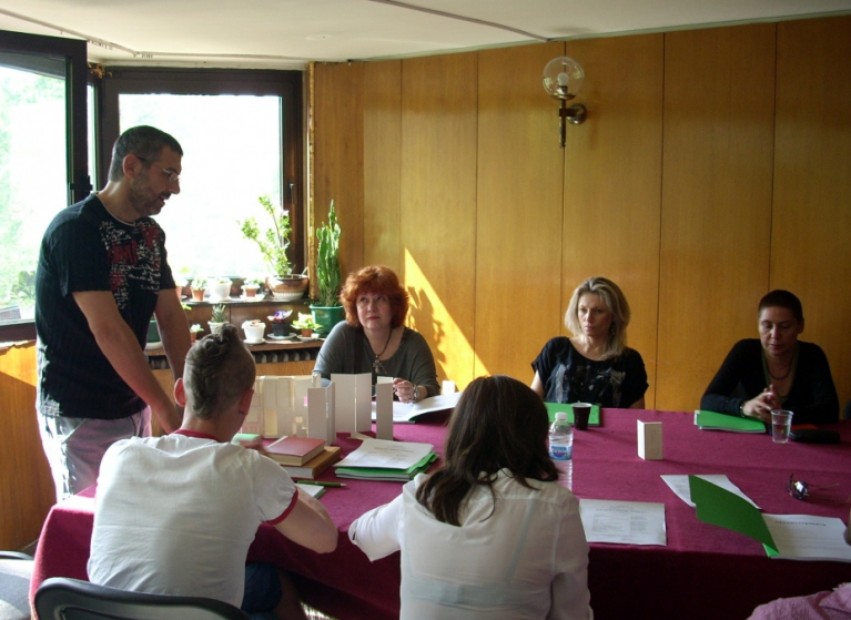 Изображение на новина: ЗАПОЧНАХА РЕПЕТИЦИИТЕ НА КОМЕДИЯТА "ГОСПОЖА МИНИСТЕРШАТА"