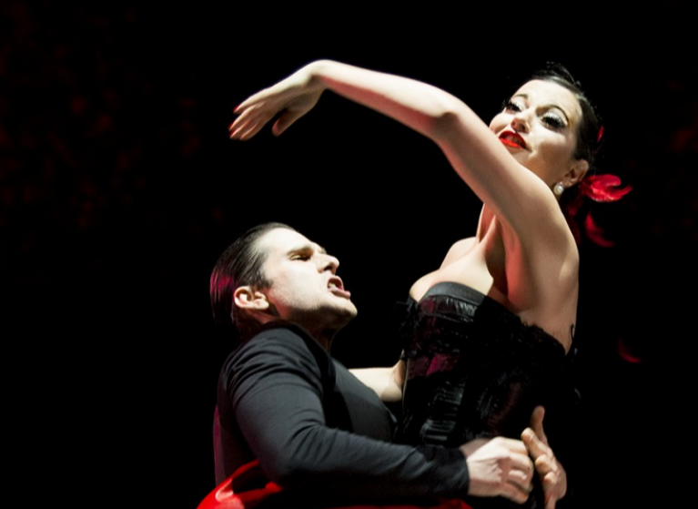 Изображение на новина: ЧУЖДЕНЦИТЕ В БЪЛГАРИЯ ВЕЧЕ ИМАТ ВЪЗМОЖНОСТ ДА ХОДЯТ НА ТЕАТЪР